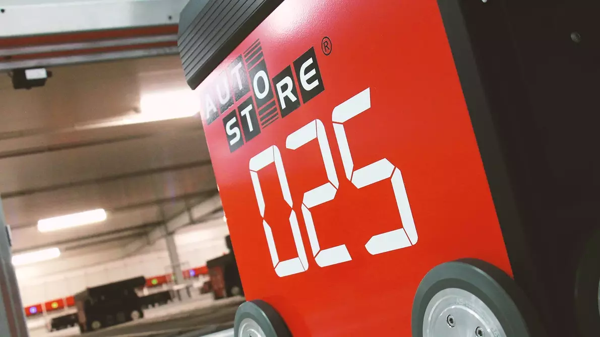 A robot in a warehouse that automatically picks parcels (autostore) A robot in a warehouse that automatically picks parcels (autostore)