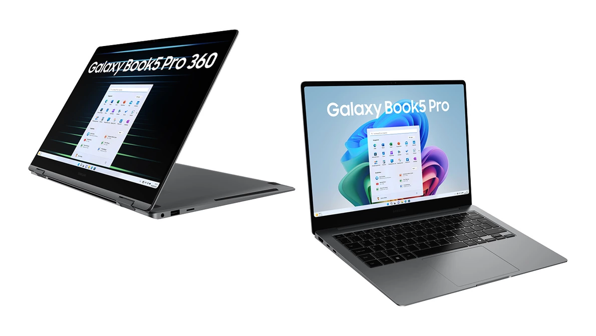 Samsung Notebooks Zwei aufgeklappte Business Notebooks von Samsung